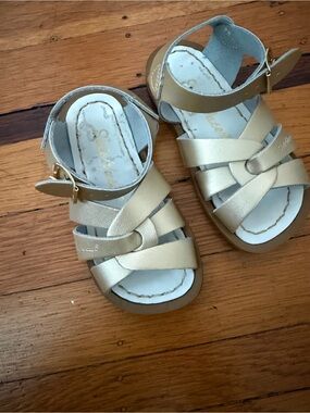 Saltwater Sandals toddler 6 gold New slight tag residue NWOB metallic sandal